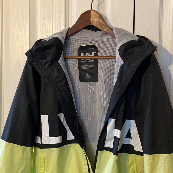 EUC Men’s M Helly Hansen Logo Windbreaker - Picture 11 of 12